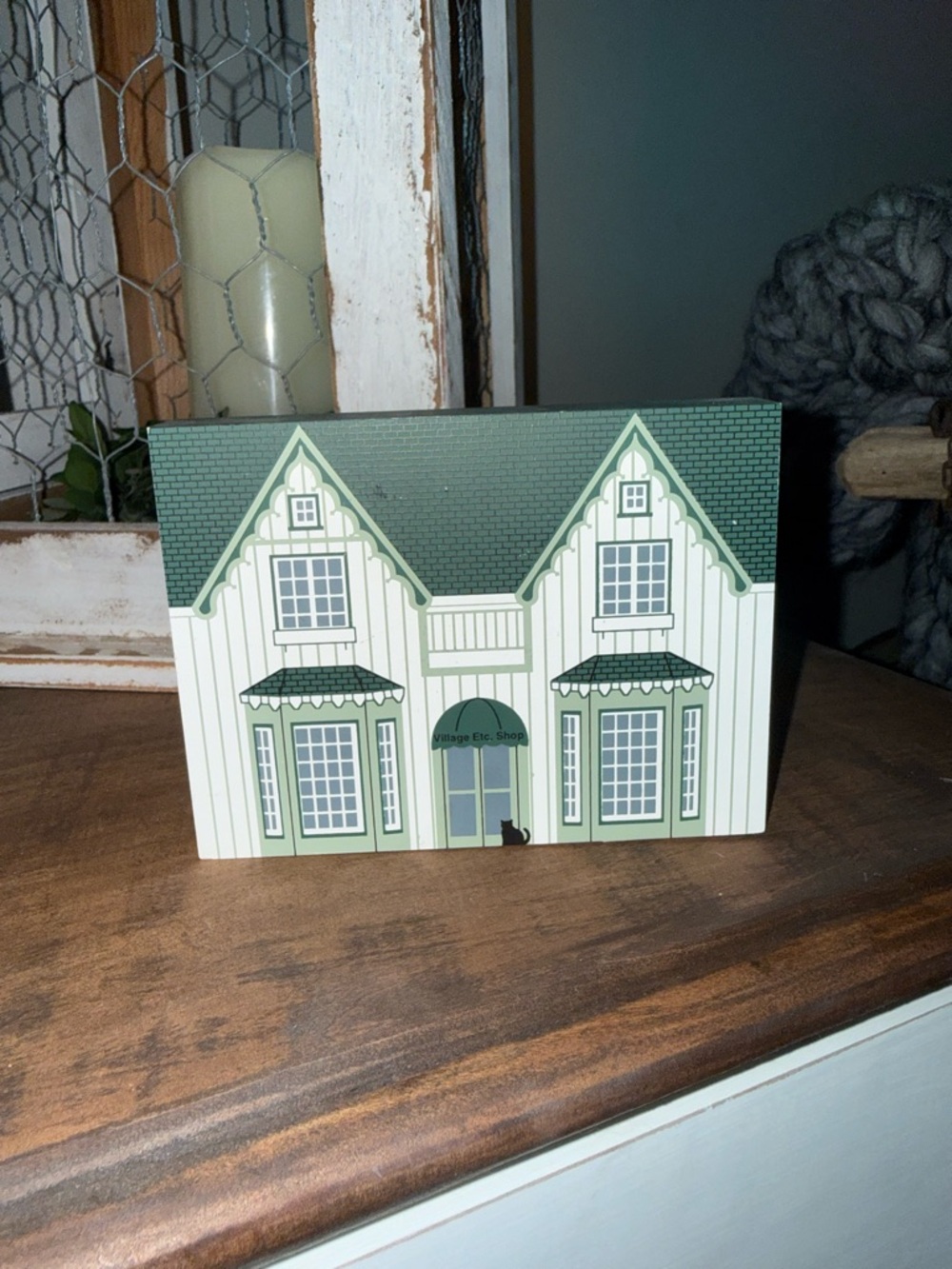 Decorative Miniature House Wooden Decor – Green & White